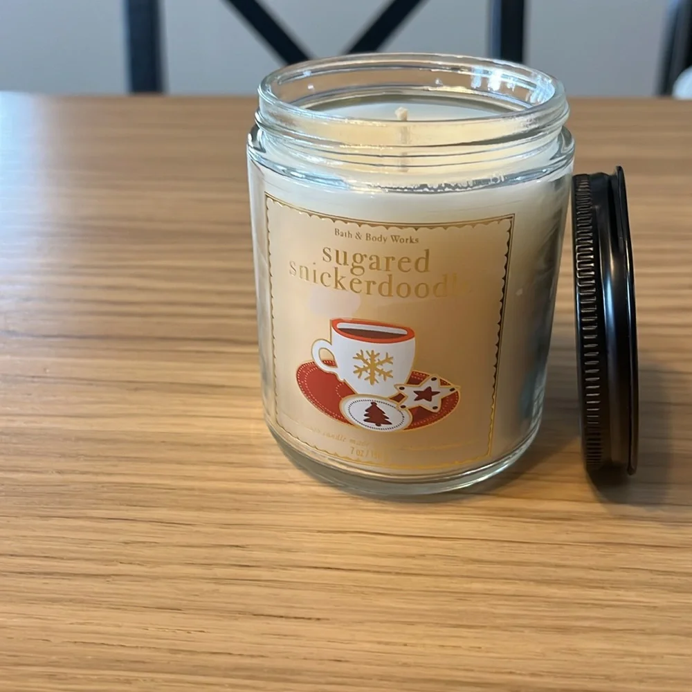 Bath & Body Works Single Wick Candle. Sugared Snickerdoodle.